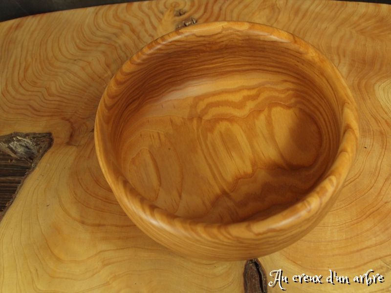 Gros bol en frêne-olivier – Image 4