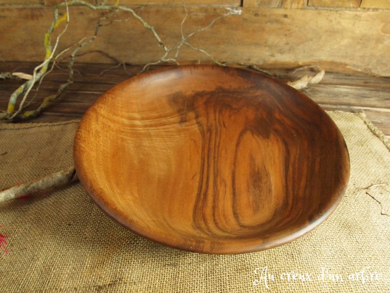 Plat en noyer ondé – Image 5