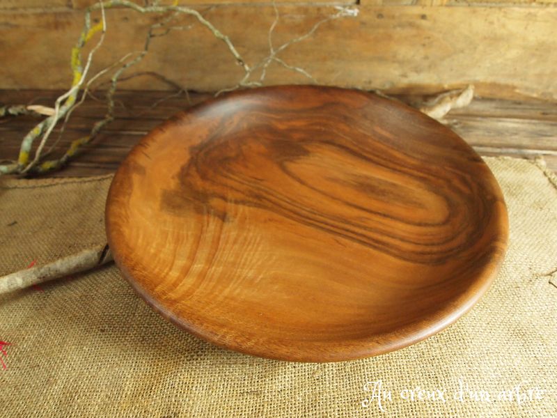 Plat en noyer ondé – Image 3