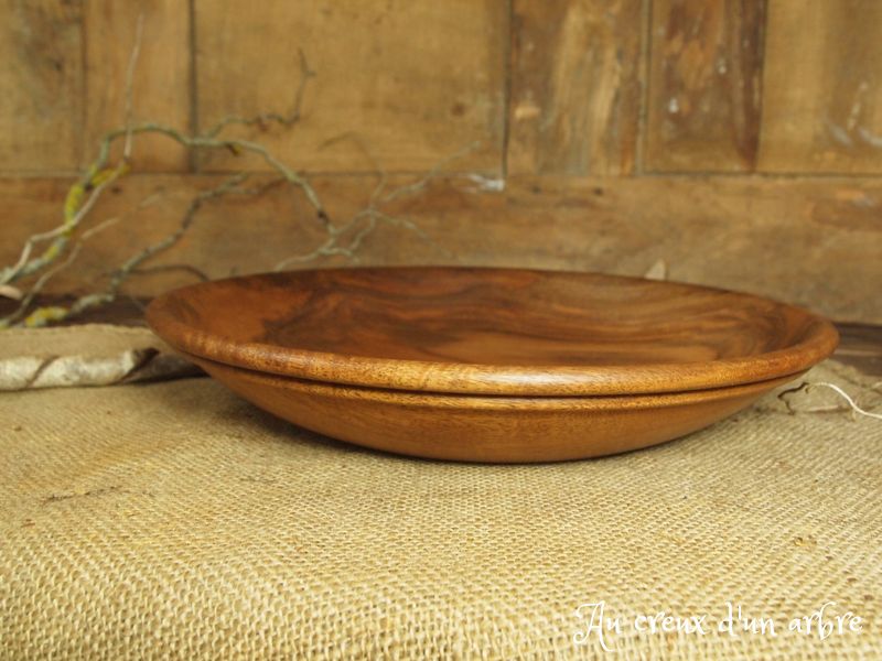 Plat en noyer ondé – Image 4