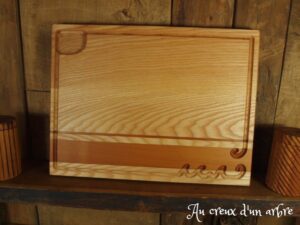 Planche à découper “vagues” en frêne et merisier