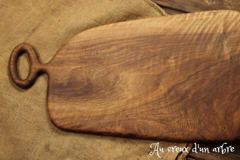 Planche à découper en noyer ondé