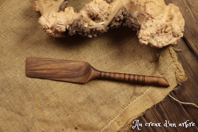 Spatule à crêpe en noyer